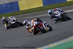 24h Moto > Samedi > 17h07 : Bagarre en trio pour les places d'honneur