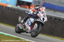 Loris Baz avec difficulté