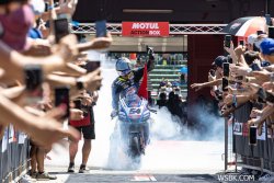 Alvaro Bautista grille un joker lors de la course 2