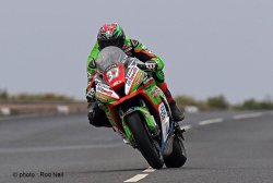 Cavalier seul de James Hillier lors de la 2e course superstock