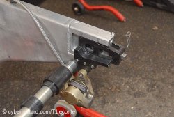 Petite astuce (ingénieuse) pour l'axe de roue AR