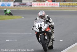 Loiseau superbe 4e en première manche superbike