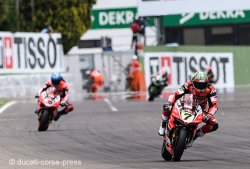 Course parfaite de Chaz Davies en première manche superbike.