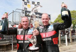 Crowe/Cox : héros de la semaine en side car