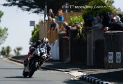 Peter Hickman un dangereux concurrent sur sa triumph