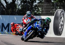 Manzi reprend 9 points à Nicolo Bulega en course Un à Imola
