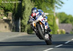Ian Hutchinson confirme également en superstock