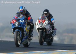 La Suzuki N°27 dans le Top 3 en superstock