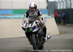Kenny Foray ramène la Yamaha N°94 après sa chute dans la matinée