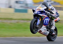 Loris Baz en British Superbike