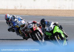 Duel serré pour la dernière marche du podium des 1000 cm3