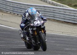 Un duel d'anthologie entre une Yamaha et une BMW !