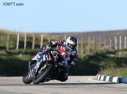 La réplique de Michael Dunlop à bord de sa Hawk BMW