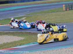 Une Main Race Top