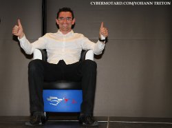 Damien Saulnier dans un fauteuil !