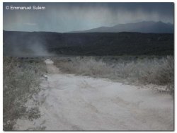 Et la piste déroule son long ruban de sable blanc...