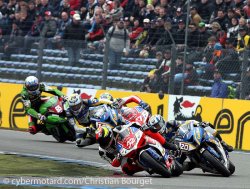 Rude mano à mano à Assen en 1000 superstock