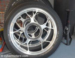 Des roues en alu pour la Metiss