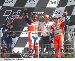 Stefano Domenicali entoure les stars du w.e.