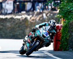 Nouvelle victoire et nouveau record en supersport pour Michael Dunlop