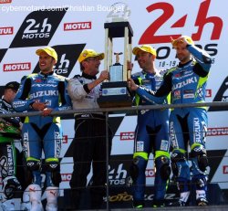 Le championnat 2015 débute sur les chapeaux de roue pour la Suzuki N°30.